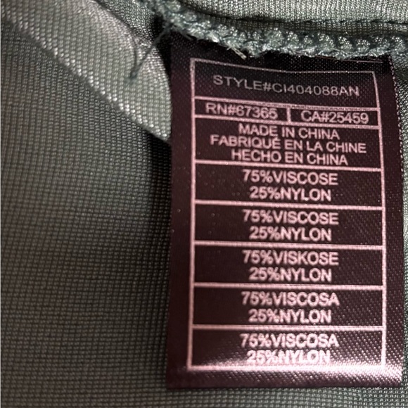 Cupcakes and cashmere green velvet bell sleeve crop top size small - Picture 7 of 7